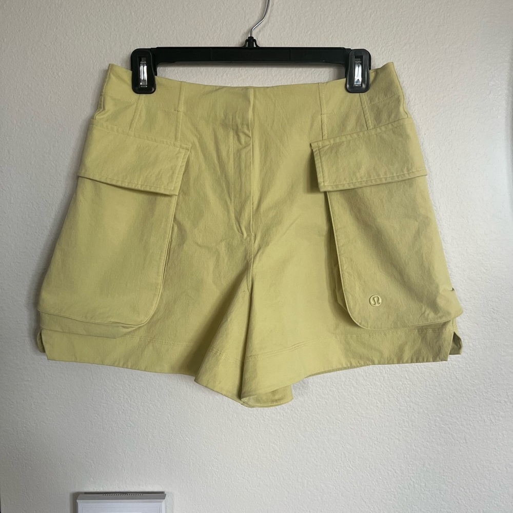 Lululemon Relaxed-Fit Super-High-Rise Cargo Short 4" - Picture 7 of 16